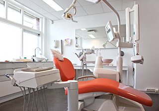 Rénovation de revêtements de meubles de cabinet médical.